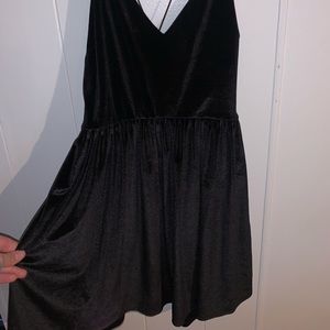 Forever 21 black velvet dress, size large, NWT